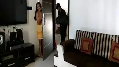 Desi aunty gives surprise to pizza guy 1st time this type desi video