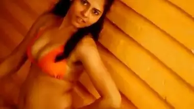 Desi Model in Bikni Posing for her Movie Hot Video