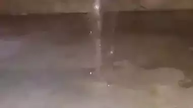Desi aunty pissing