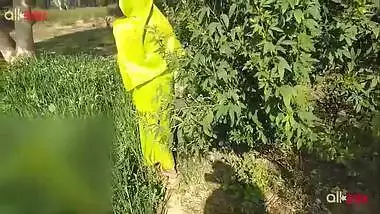 Village aunty sex - Lusty chick in yellow saree gives head n the forest