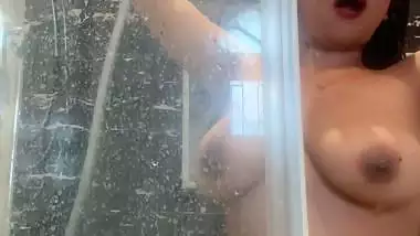 Tamil actress Lavanya shower bath latest app video