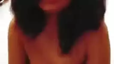 Ravishing Desi girl with beautiful XXX boobs fools around in bath