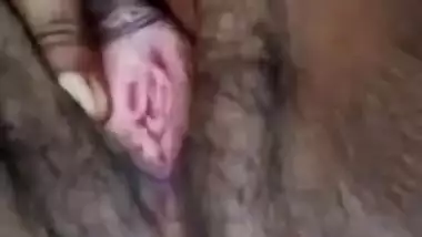 Young village girl spreads legs to rub virgin Desi bush in XXX video