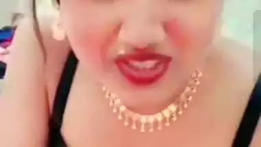 Cute bhabhi showing pussy on video call viral xxx