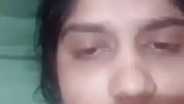 Cute Desi girl Shows Her Boobs