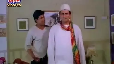 too bad she didnt turn around enough to show...