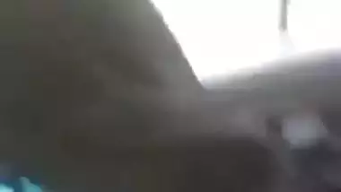 Lustful Desi bitch has oral XXX sex in car with man making MMS video