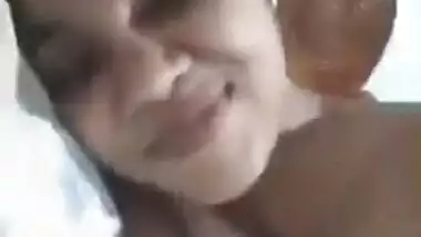 Desi selfie video of cute Lankan chick posing topless for XXX show