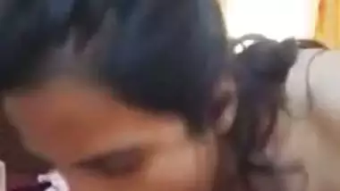 HD Indian blowjob of a lady makes her man cum profusely