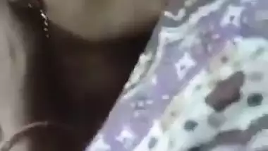 Newly married couple kissing and wife blowjob viral MMS