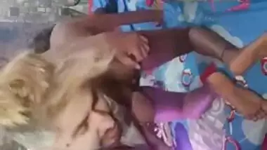 Bhojpuri man's cock is in slit of Desi in XXX self-made MMS video