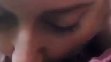 Hijabi lady’s deep Pakistani blowjob to a stranger