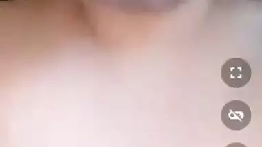 Desi XXX girl shows off her saggy boobs in this solo sex MMS video