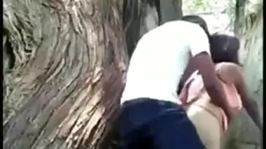 Desi school girl enjoying outdoor sex with BF and caught on XXX cam
