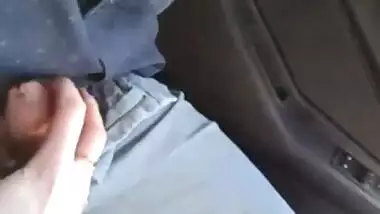 JE BAISE CHLOÉ LA MÈRE DE MON POTE DANS LA VOITURE ELLE EST TROP BONNE