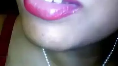 Sexy dark-skinned Indian girl shows up large breasts in the porn video