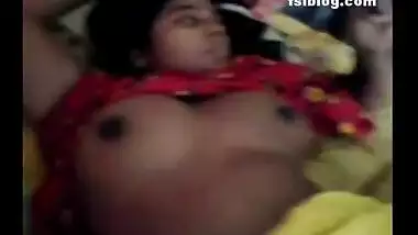 Neighbor village lady in salwar kameez getting exposed and captured nude MMS clip