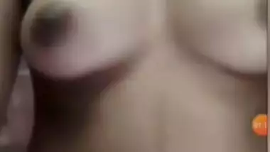 Desi loves own body that is made to be exposed in solo sex video