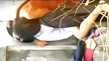 HD sex video of a young couple enjoying a quick outdoor fuck