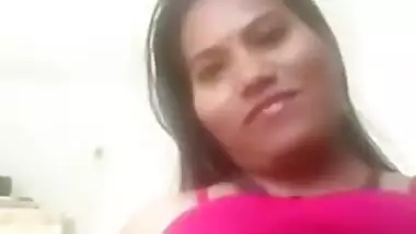 Desi XXX charmer in pink top makes an MMS video of her naked breasts