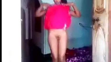 Desi Girl Lifting Nighty and Showing Her Shaved Pussy To Her Lover Small Clip