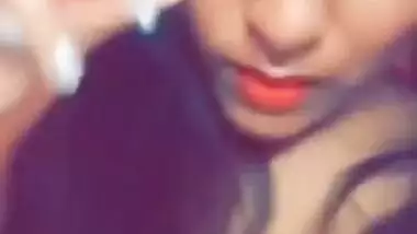 desi horny bitch feeling horny with sexy expression with boobs closeup videos