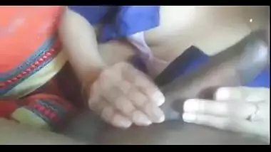 Unseen Indian sex of mature bhabhi hardcore saree sex with plumber