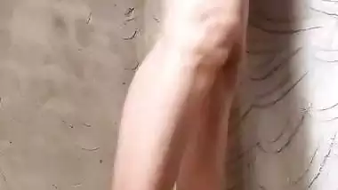 Mature aunty pissing and bathing video making