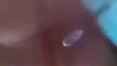 Desi gets naked and ineptly masturbates her XXX twat getting sex delight