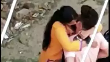 desi mms video of cheat wife fucking with her servant outdoor, caught by hubby