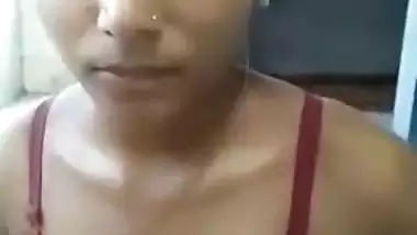 Slim Bangladeshi Bhabhi exposes bush in XXX video for her XXX lover