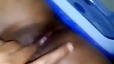 Desi girl has a sex XXX pussy to be masturbated and fingered in shower