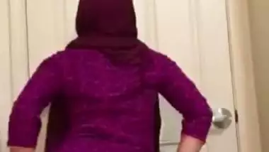 Modest Indian teen caught flashing assets for lover in Desi mms video