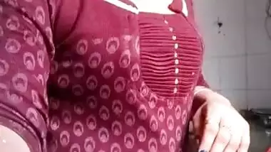 Dirty Desi housewife hikes up her dress and pees for live XXX show