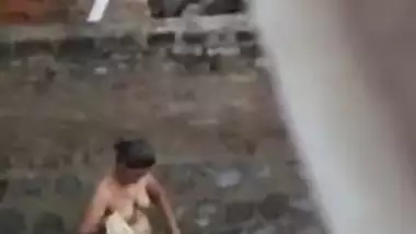 Desi aunty nude captured on while bath on outdoor, for your pleasure