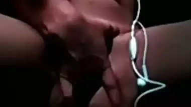 Indian girl fingering pussy – Desi leaks