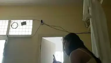 Indian teenage girl naked after shower video