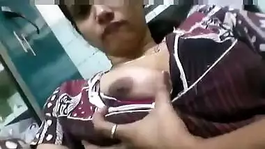 Desi babe opens her XXX boobs and puts hand in panties for sex pleasure