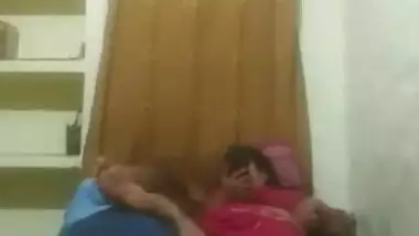 Man offers the nerdy Indian aunty to film XXX video and she agrees