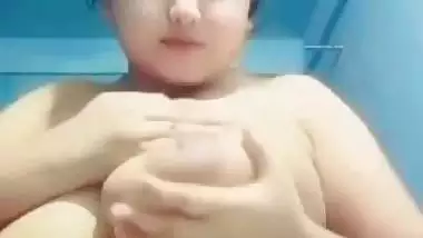 Chubby tanker Bengali girl sucking her huge boobs