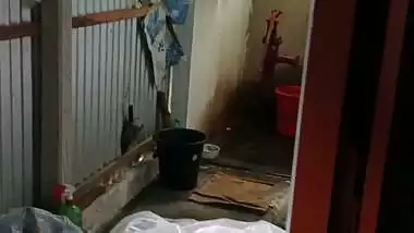 Bhabhi bathing outdoor sex mood caught by devar