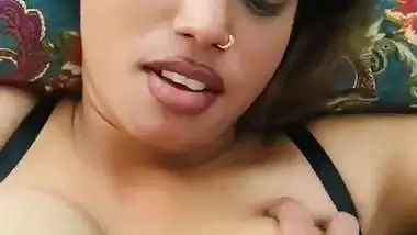 Hot model gives an Indian blowjob to her lover