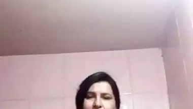 Paki aunty stripping bra and panty nude viral show