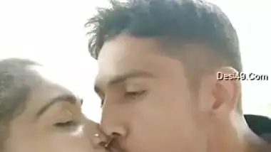 Desi slut loves the way macho man shoves tongue in her XXX mouth