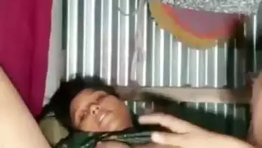 HD Tamil sex MMS of a wild lover eating his horny GF