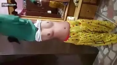 Sexy Desi Girl Strip Her Cloths and Showing Her Nude Body To Lover