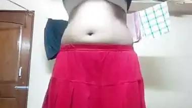 Tamil ponnu dressing after nude body showing MMS