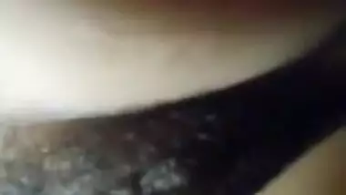 Boobs aren't the only thing that Desi girl will show in solo porn video