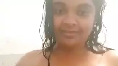 Desi sexy bhabi nude bath