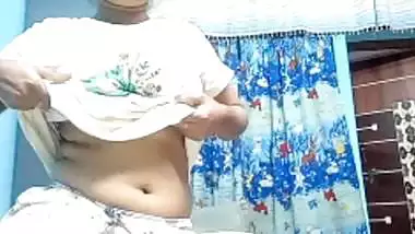 Indian girl nude MMS of a big boob girl showing her ass